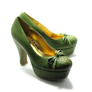 B.A.I.T. brand heels in celery green, 8.5
